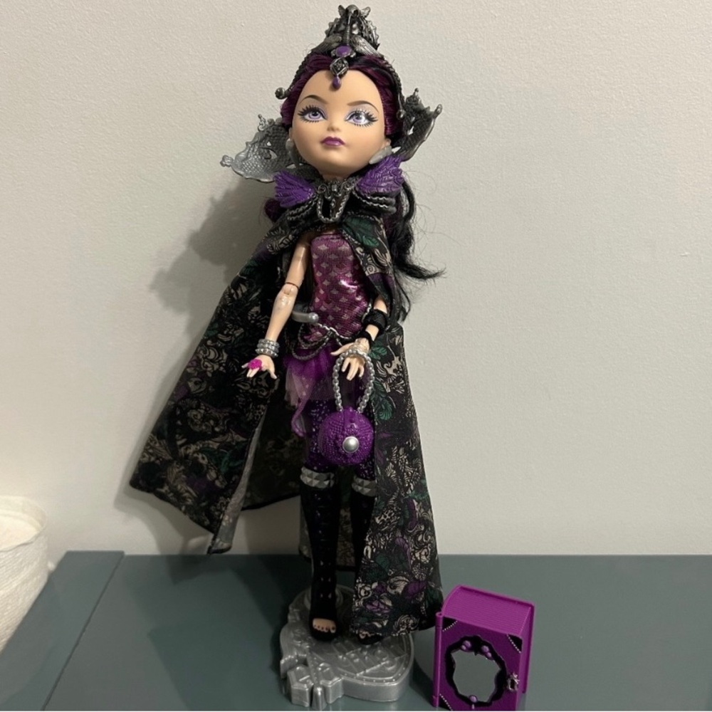 Ever After High - Raven Queen Legacy Day